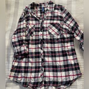 NWT’S Falls Creek V-neck Plaid Button Down Shirt - Black, White, Red
